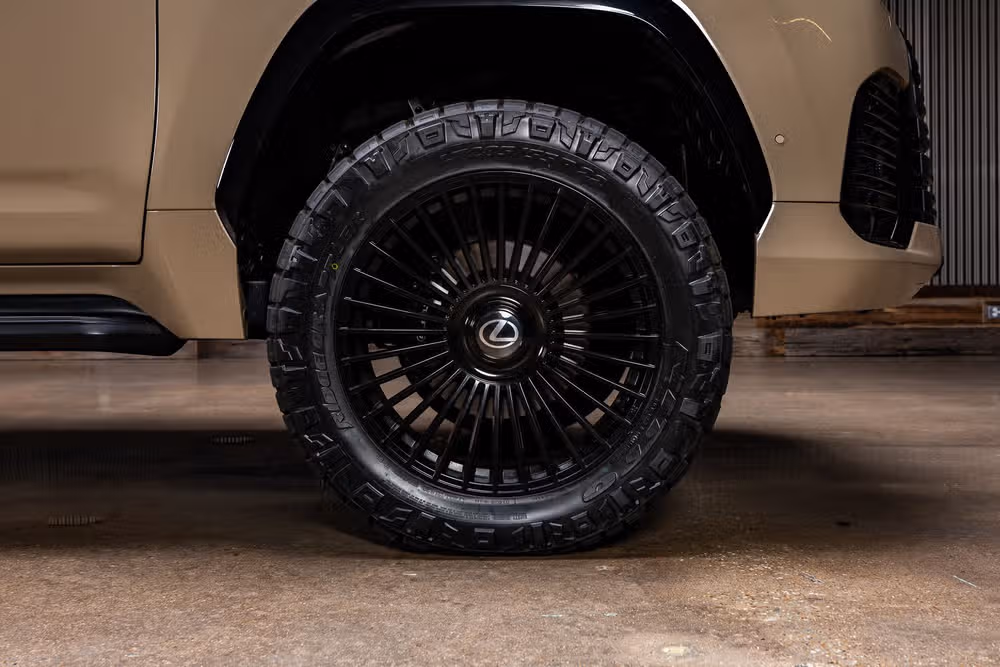 2025 Lexus LX 700h Overtrail Image 12