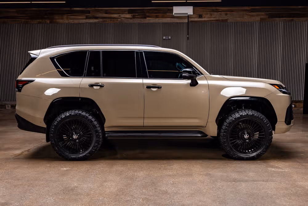 2025 Lexus LX 700h Overtrail Image 11