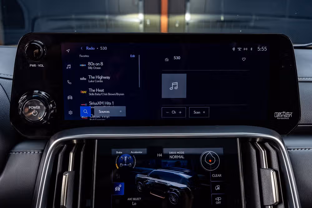 2025 Lexus LX 700h Overtrail Image 25