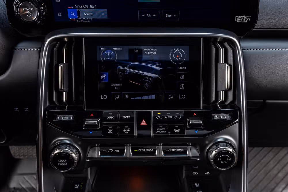 2025 Lexus LX 700h Overtrail Image 27
