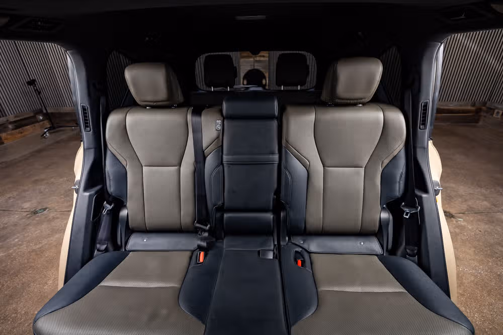 2025 Lexus LX 700h Overtrail Image 36