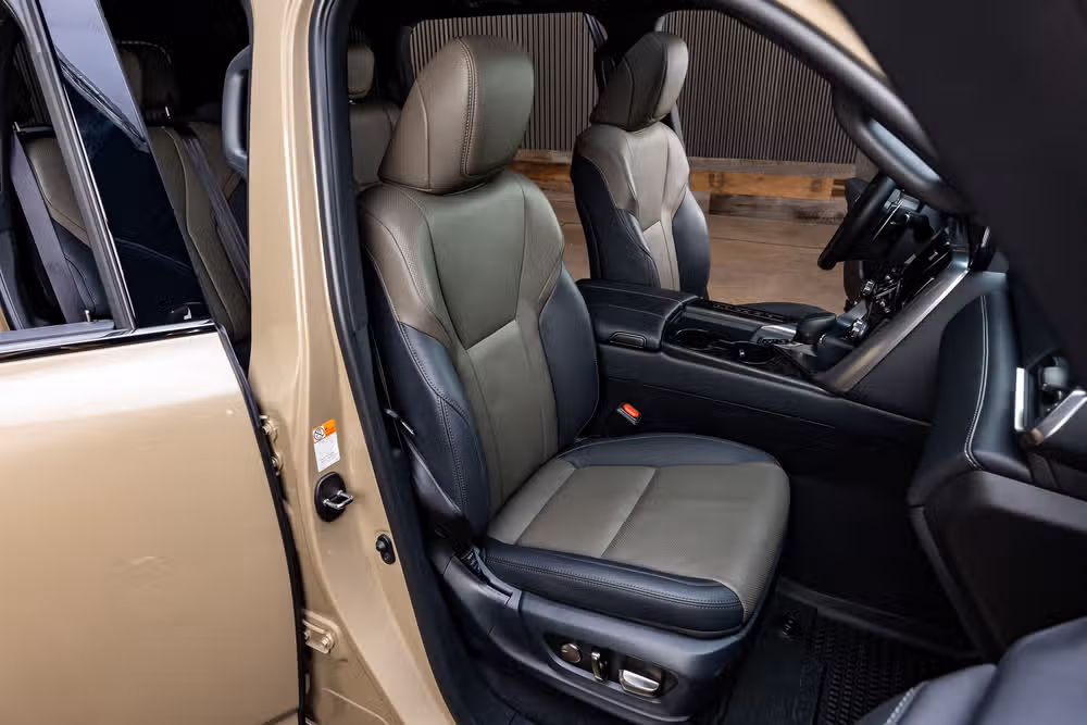 2025 Lexus LX 700h Overtrail Image 32