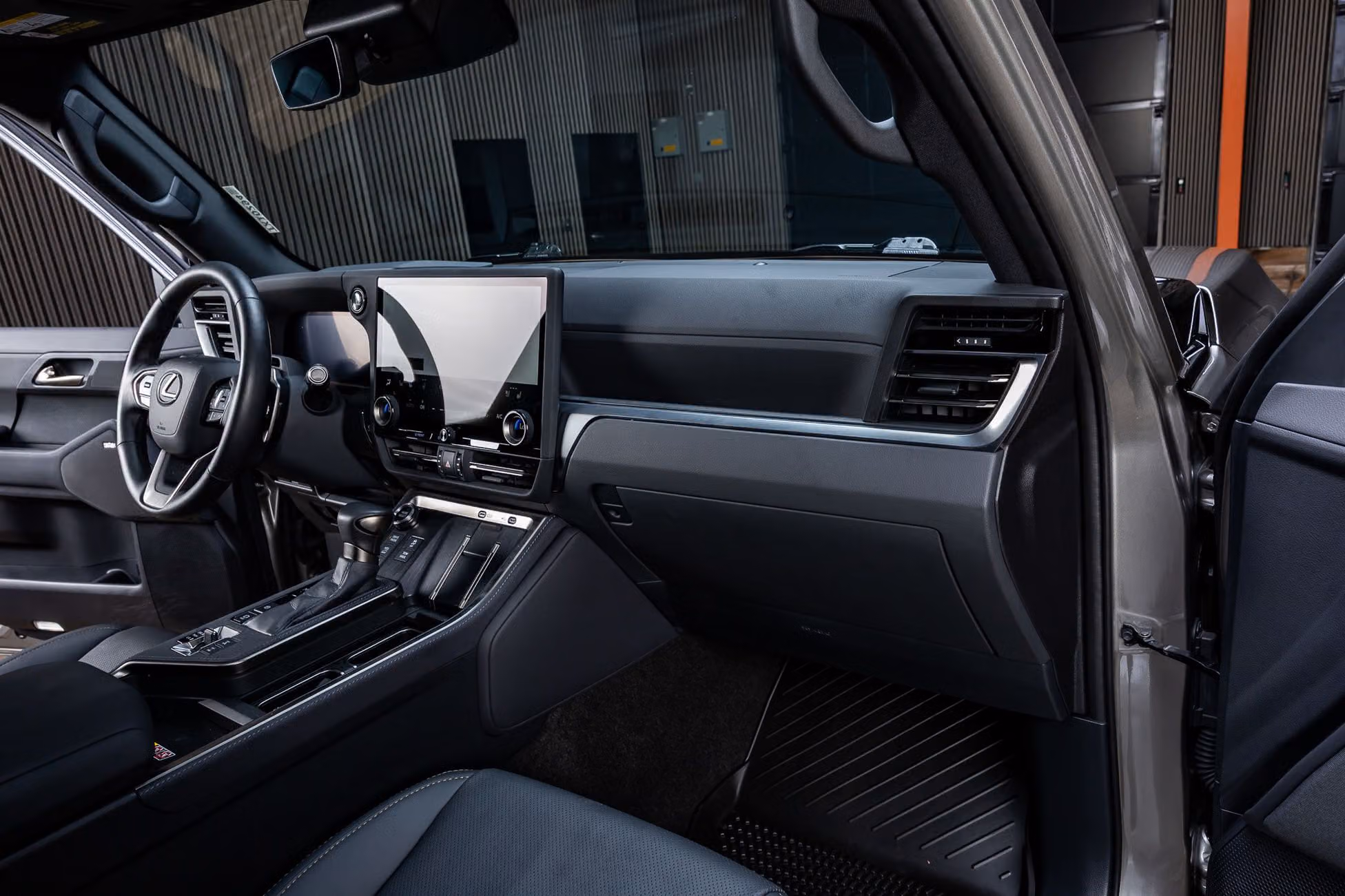 2025 Lexus GX 550 Overtrail+ Image 18