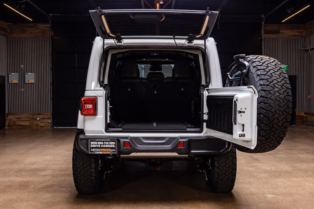 2025 Jeep Wrangler Sahara Image 9