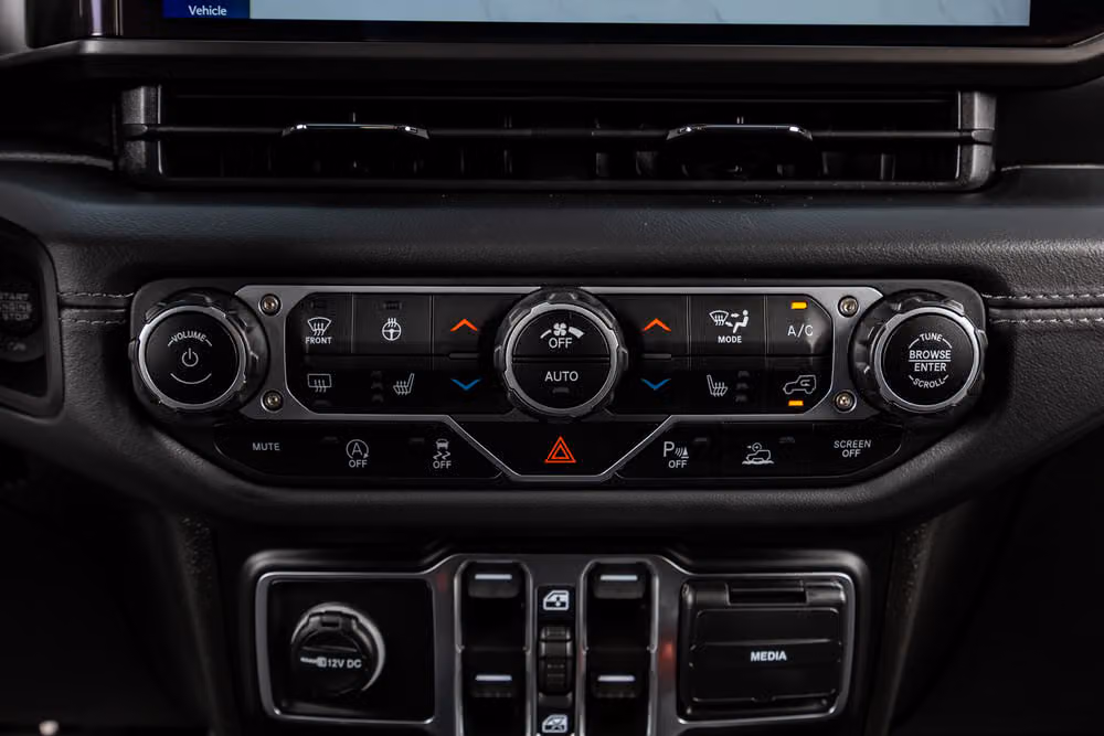 2025 Jeep Wrangler Sahara Image 27