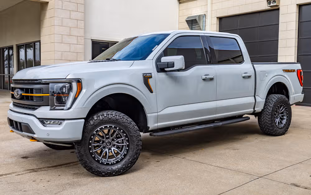 2023 Ford F-150 Tremor SuperCrew Image 4