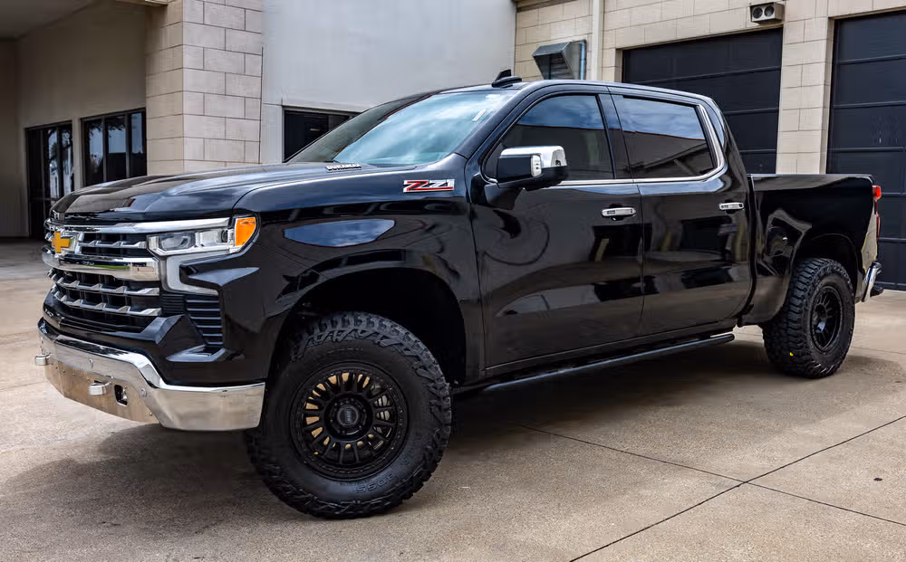 2023 Chevrolet Silverado 1500 LTZ Crew Cab Image 4