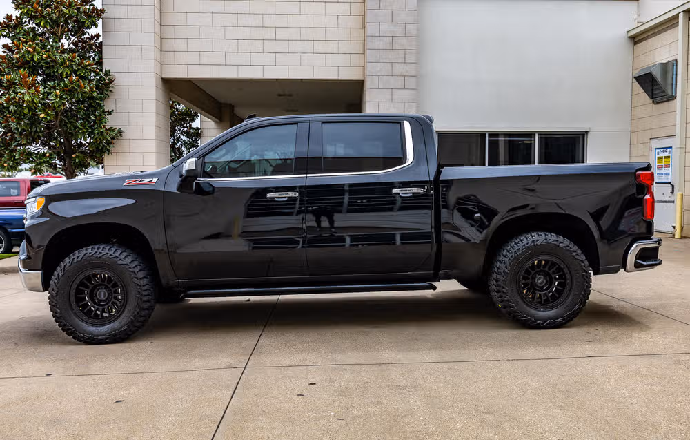 2023 Chevrolet Silverado 1500 LTZ Crew Cab Image 5