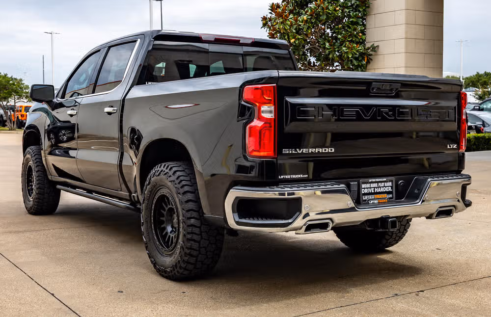 2023 Chevrolet Silverado 1500 LTZ Crew Cab Image 6