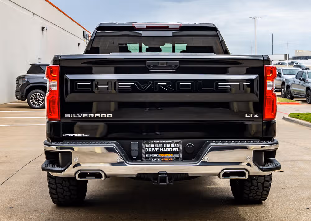 2023 Chevrolet Silverado 1500 LTZ Crew Cab Image 7