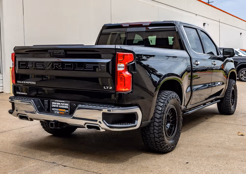 2023 Chevrolet Silverado 1500 LTZ Crew Cab Image 9