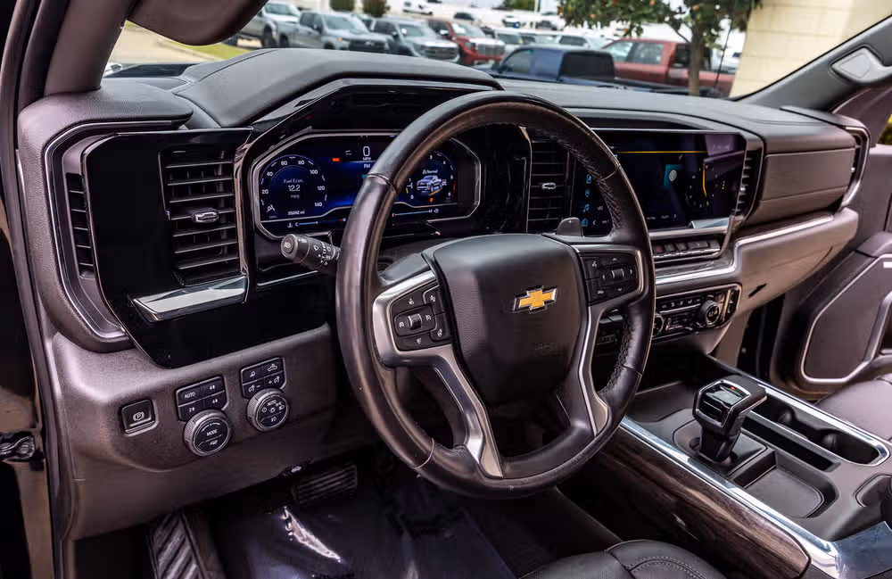 2023 Chevrolet Silverado 1500 LTZ Crew Cab Image 15