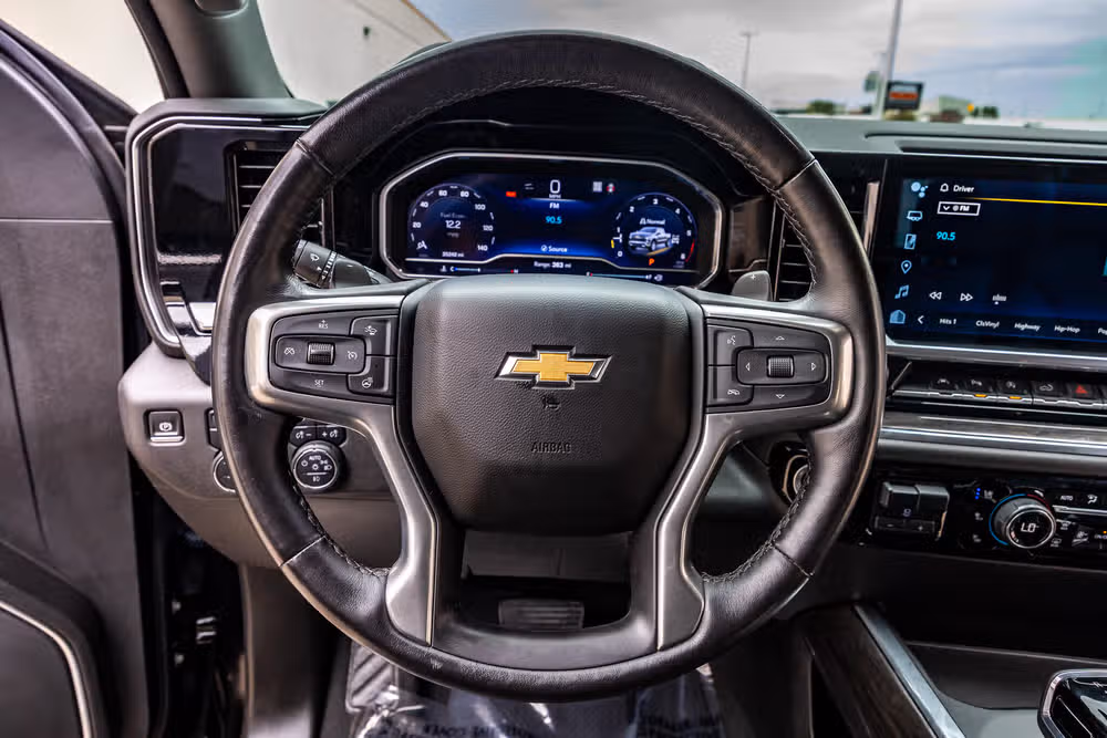 2023 Chevrolet Silverado 1500 LTZ Crew Cab Image 17