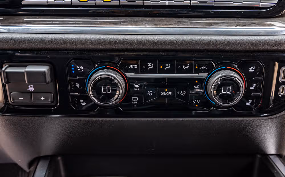 2023 Chevrolet Silverado 1500 LTZ Crew Cab Image 25