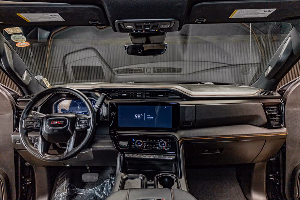 2024 GMC Sierra 2500HD AT4 Crew Cab Image 18