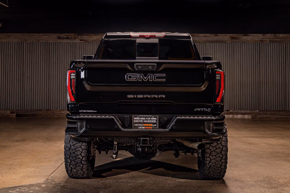 2024 GMC Sierra 2500HD AT4 Crew Cab Image 8