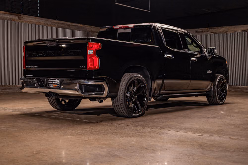 2025 Chevrolet Silverado 1500 LTZ Crew Cab Image 13