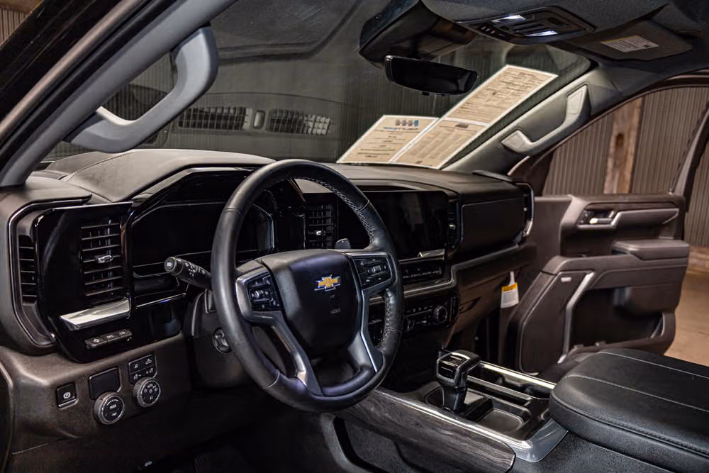 2025 Chevrolet Silverado 1500 LTZ Crew Cab Image 17
