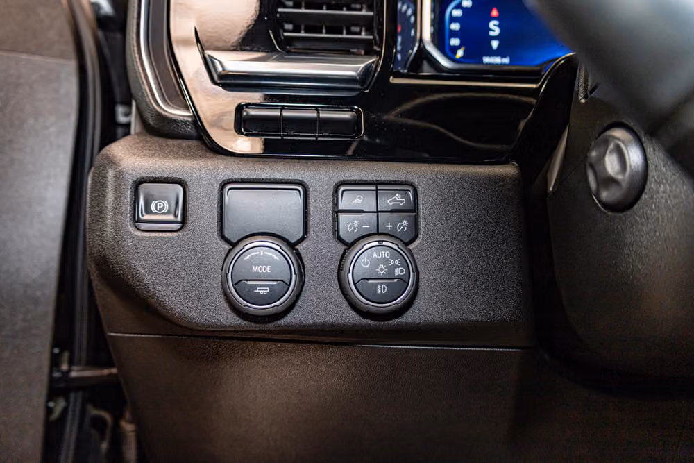2025 Chevrolet Silverado 1500 LTZ Crew Cab Image 20
