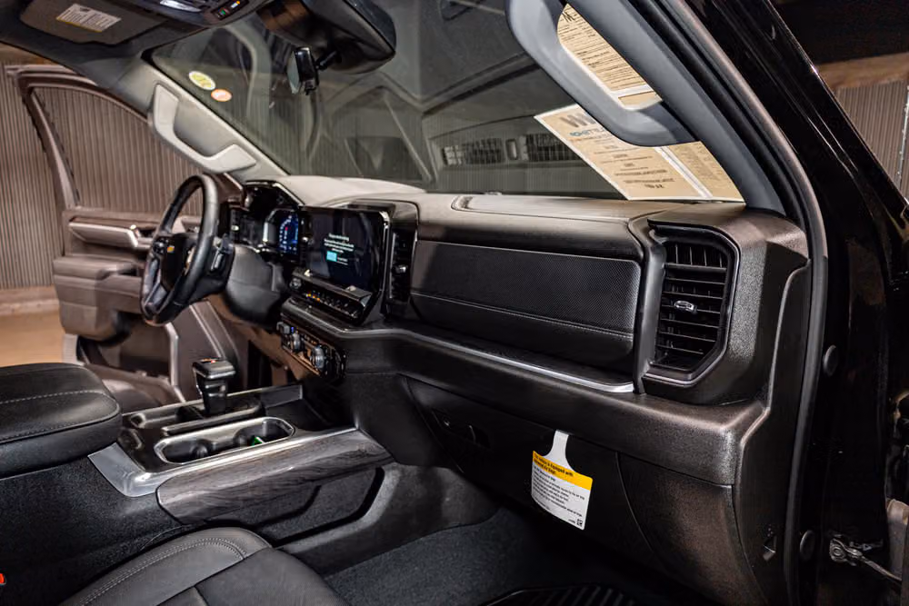 2025 Chevrolet Silverado 1500 LTZ Crew Cab Image 32