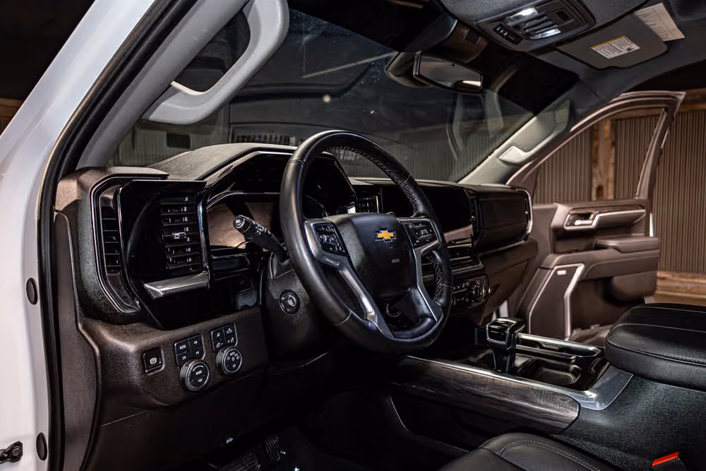 2025 Chevrolet Silverado 1500 LTZ Crew Cab Image 17