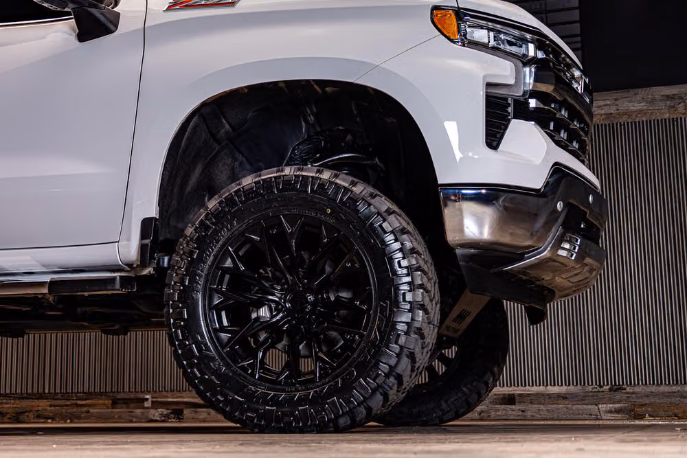 2025 Chevrolet Silverado 1500 LTZ Crew Cab Image 16