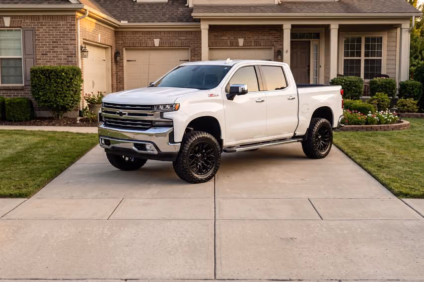 2025 Chevrolet Silverado 1500 LTZ Crew Cab Image 32