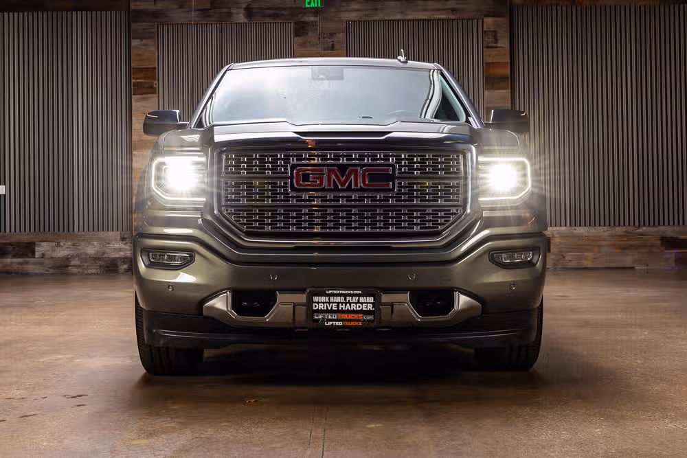 2018 GMC Sierra 1500 Denali Crew Cab Image 3