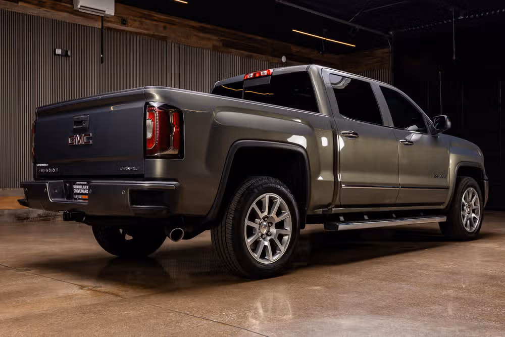 2018 GMC Sierra 1500 Denali Crew Cab Image 9