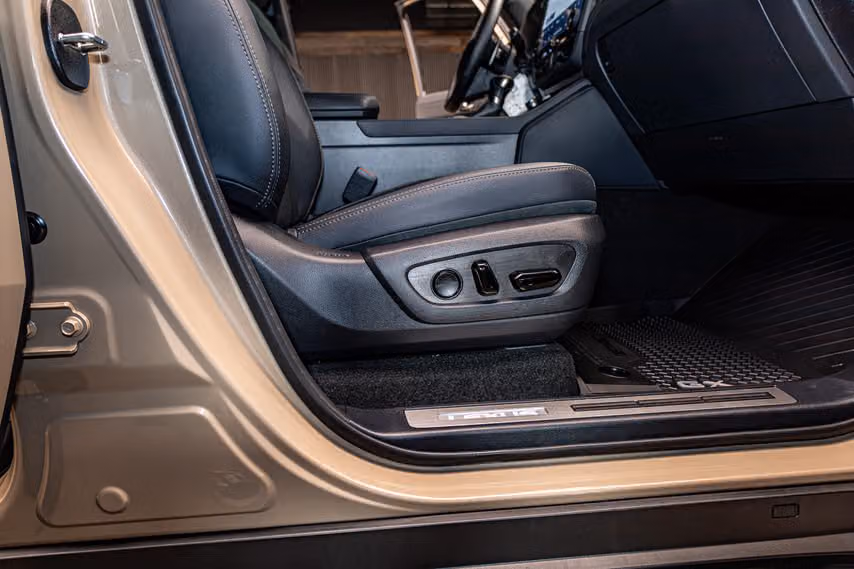 2026 Lexus GX 550 Overtrail+ Image 26