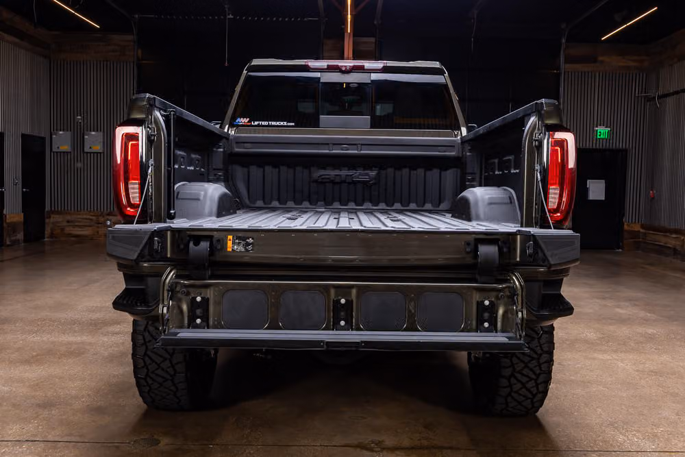2022 GMC Sierra 2500HD AT4 Crew Cab Image 9