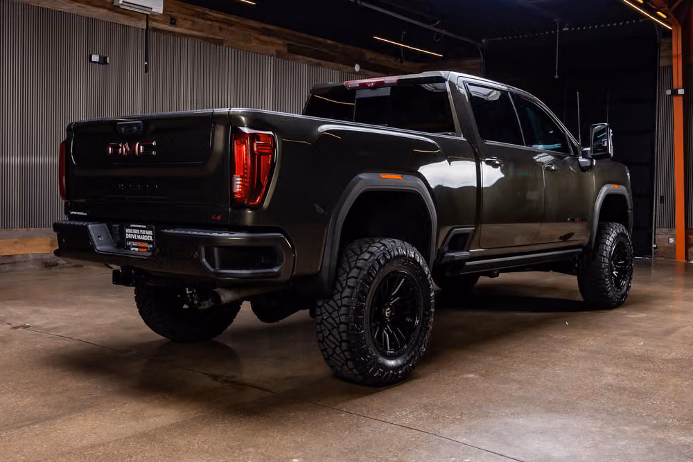 2022 GMC Sierra 2500HD AT4 Crew Cab Image 10