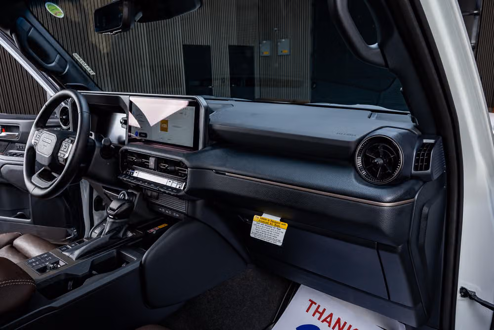 2027 Toyota Land Cruiser Base Image 16