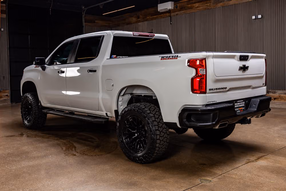 2024 Chevrolet Silverado 1500 LT Trail Boss Crew Cab Image 7