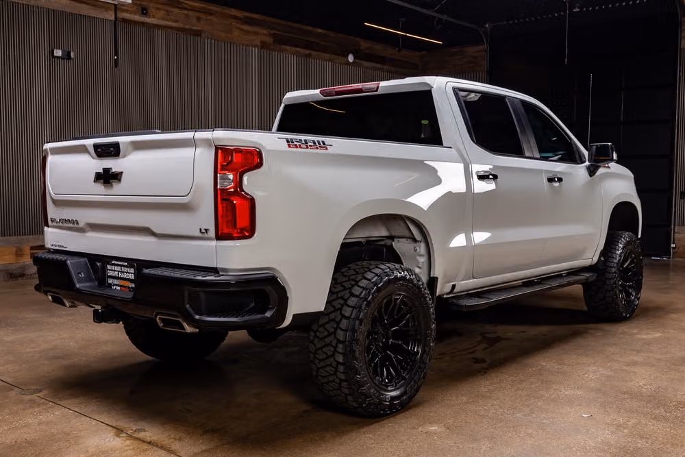 2024 Chevrolet Silverado 1500 LT Trail Boss Crew Cab Image 10