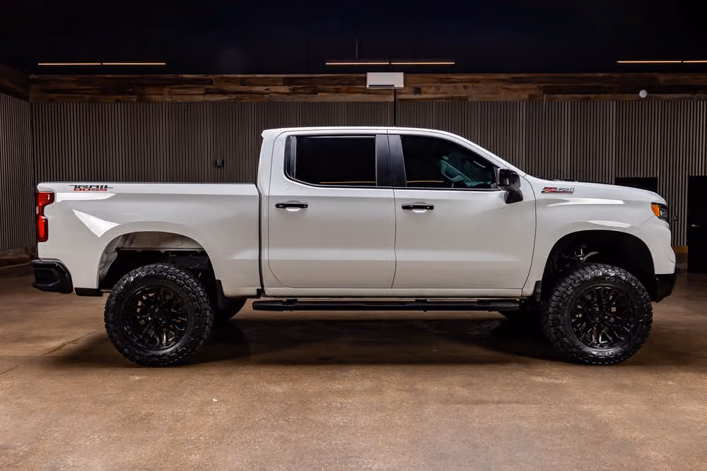 2024 Chevrolet Silverado 1500 LT Trail Boss Crew Cab Image 11