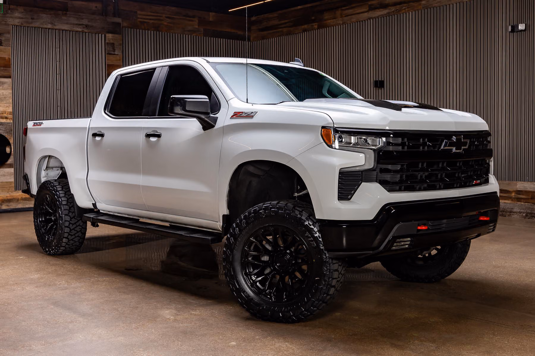 2024 Chevrolet Silverado 1500 LT Trail Boss Crew Cab Image 1