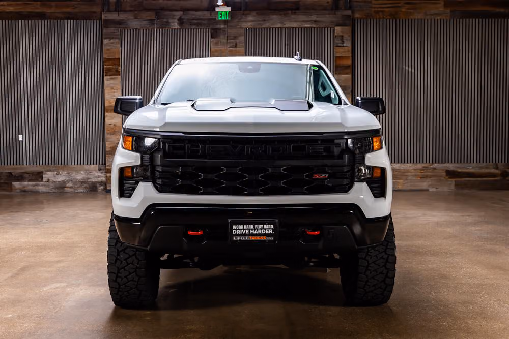 2025 Chevrolet Silverado 1500 Custom Trail Boss Crew Cab Image 4