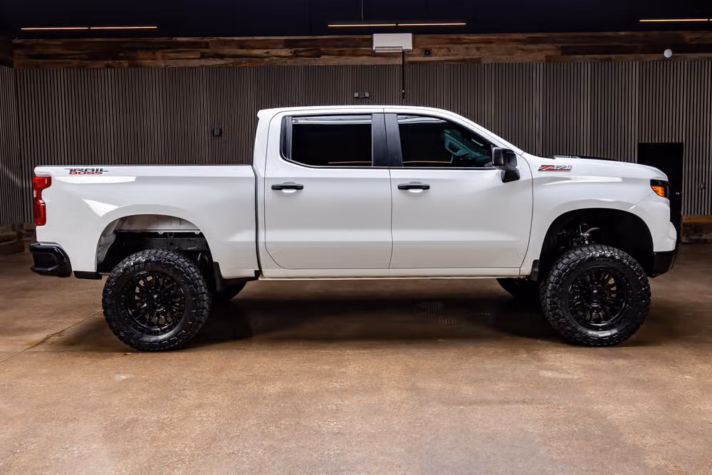 2025 Chevrolet Silverado 1500 Custom Trail Boss Crew Cab Image 11
