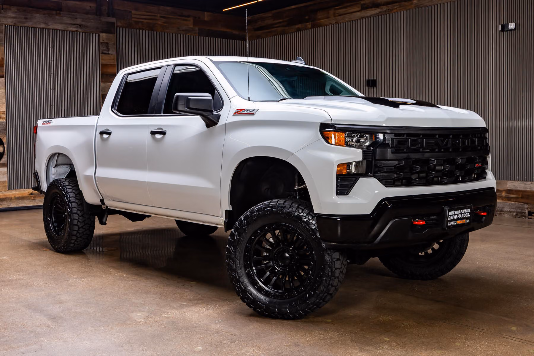 2025 Chevrolet Silverado 1500 Custom Trail Boss Crew Cab Image 1