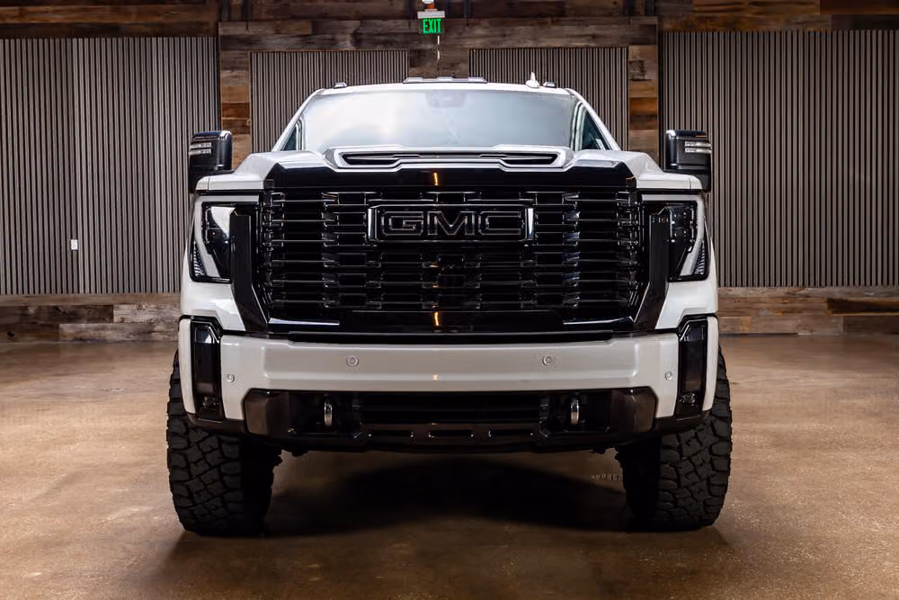 2024 GMC Sierra 2500HD Denali Ultimate Crew Cab Image 3