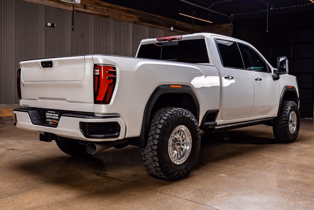 2024 GMC Sierra 2500HD Denali Ultimate Crew Cab Image 9