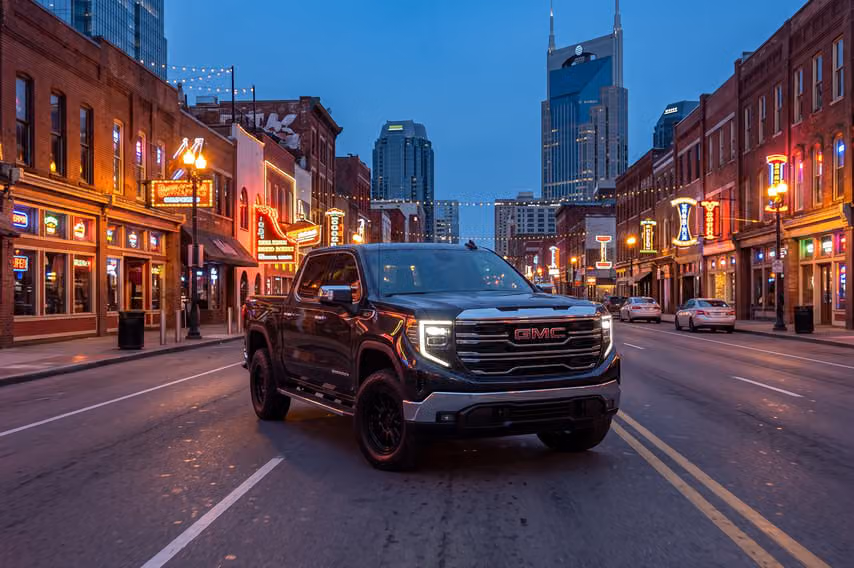 2023 GMC Sierra 1500 SLT Crew Cab Image 40