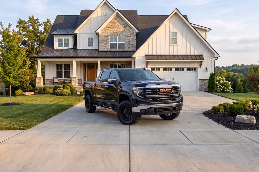 2023 GMC Sierra 1500 SLT Crew Cab Image 39