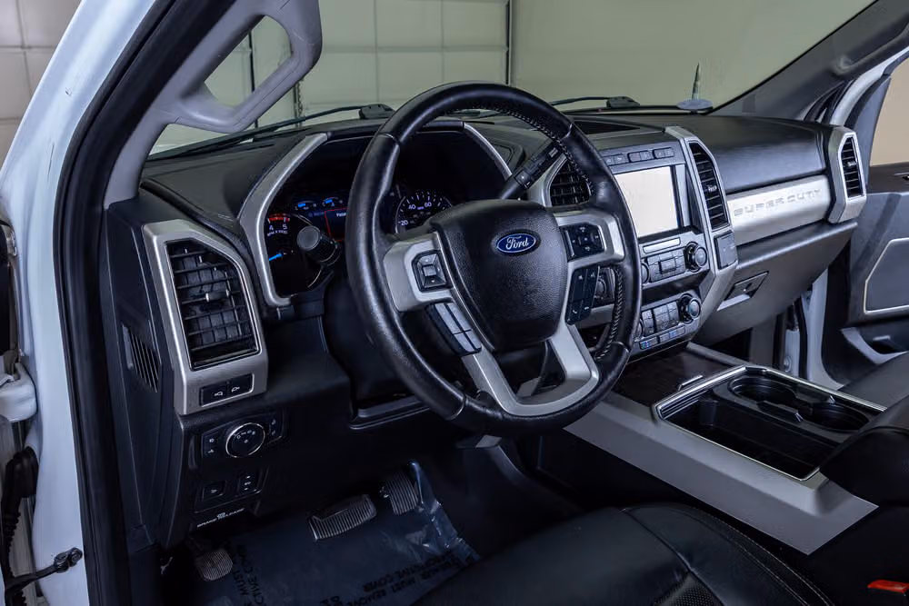 2020 Ford F-250 Super Duty Lariat Crew Cab Image 16