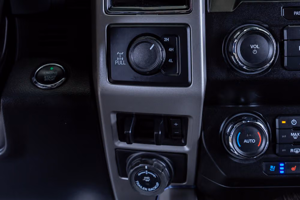 2020 Ford F-250 Super Duty Lariat Crew Cab Image 23