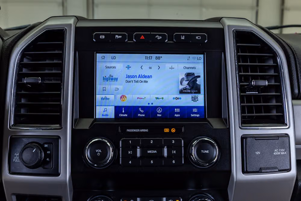 2020 Ford F-250 Super Duty Lariat Crew Cab Image 25