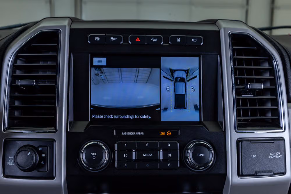 2020 Ford F-250 Super Duty Lariat Crew Cab Image 26