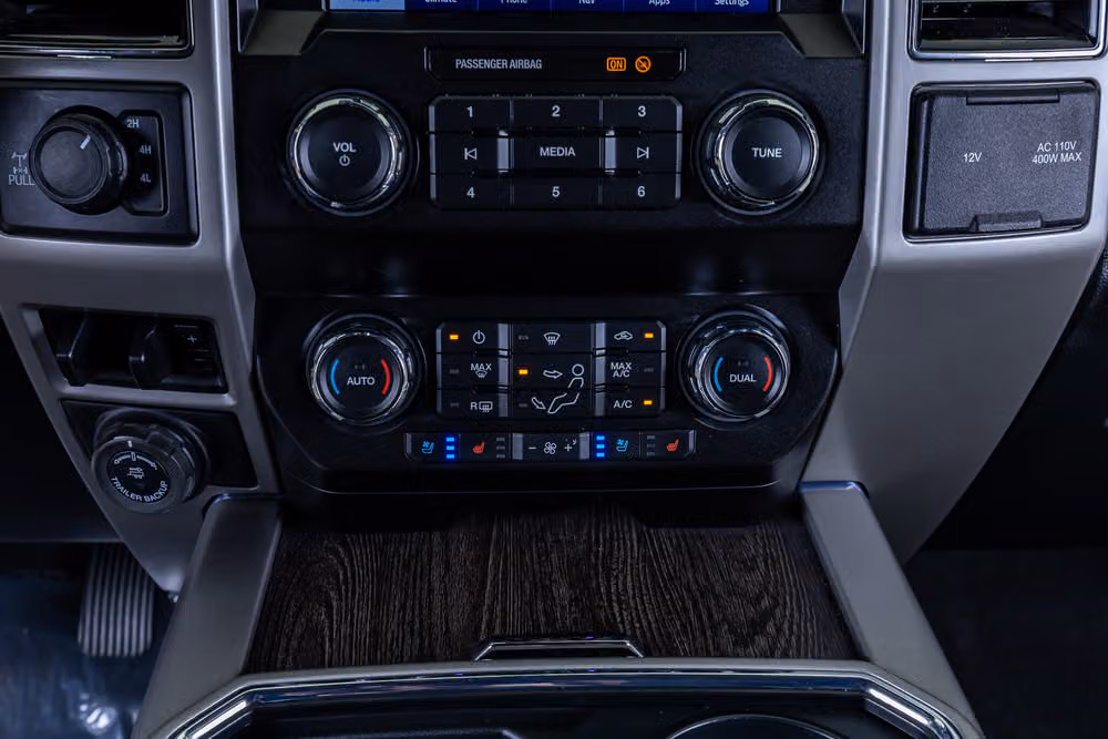 2020 Ford F-250 Super Duty Lariat Crew Cab Image 27