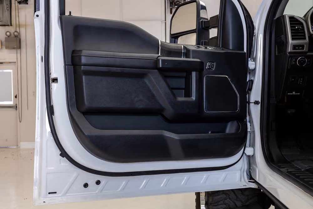 2020 Ford F-250 Super Duty Lariat Crew Cab Image 35